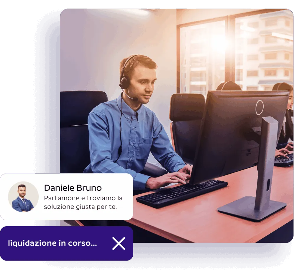 Operatore al computer con cuffie in un ufficio moderno, assistenza clienti.